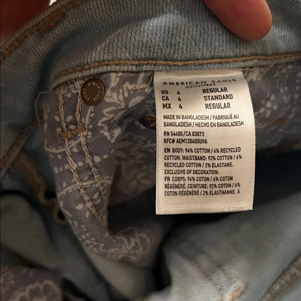2 pair distressed ripped American Eagle jeans light blue,dark blue - Picture 7 of 7
